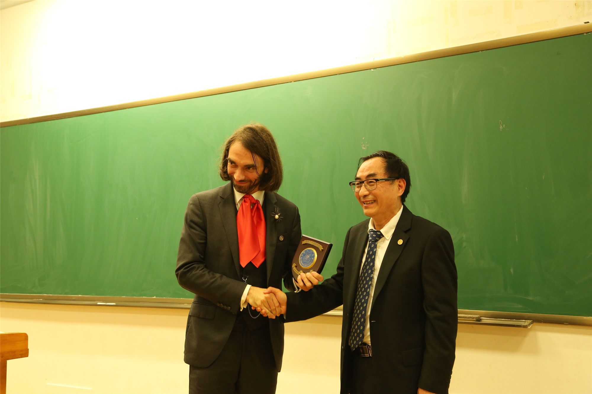 Fields medalist Professor Cédric Villani visited Xiamen University